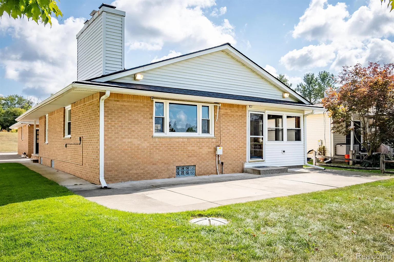 2615 Woodland Cove Dr photo 1