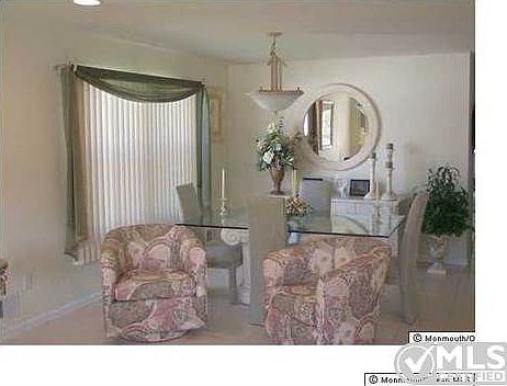3rd image of 1437 Petunia Way S