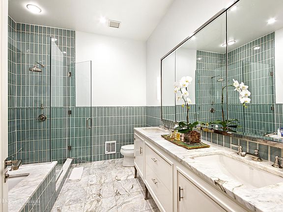 3rd image of 31-33 E 28th St #2E