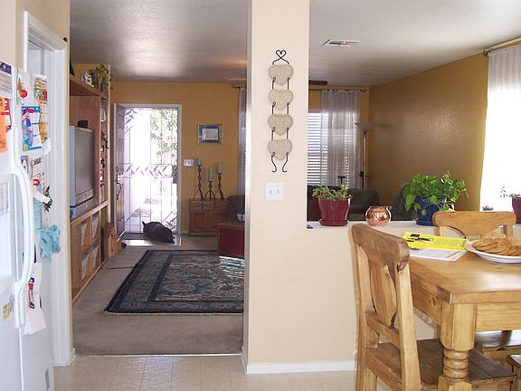 Huge dine-in kitchen w/7'x5' walk/in pantry!