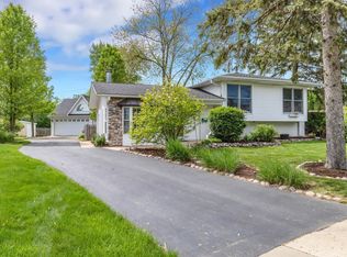 7304 Chestnut Ct, Woodridge, IL