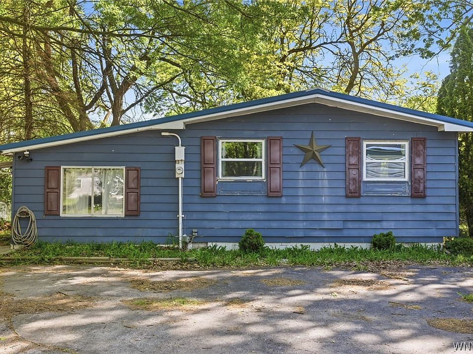 1st image of 4 Valley View Dr