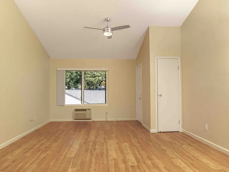 Creekside Village Apartments — Photo 4