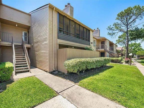 2nd image of 10555 Turtlewood Ct Unit 105