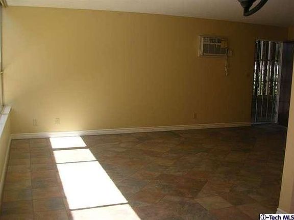 5th image of 2468 El Molino Ave
