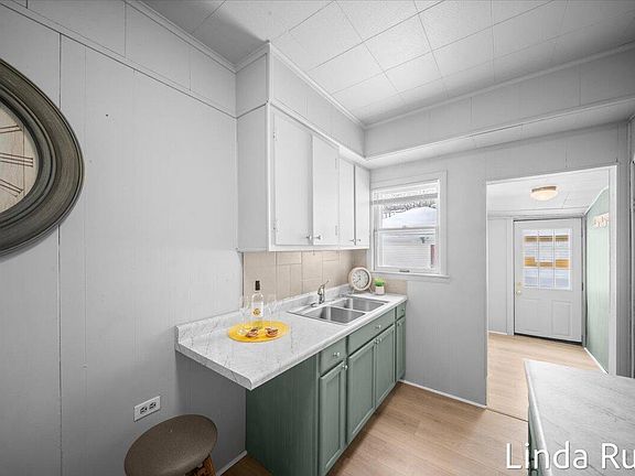 3rd image of 1033 Jennette Ave NW