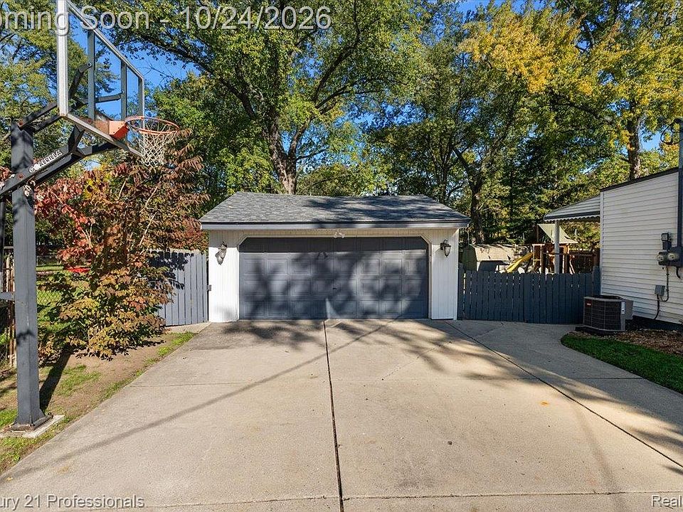 935 Ottawa Dr, photo 28