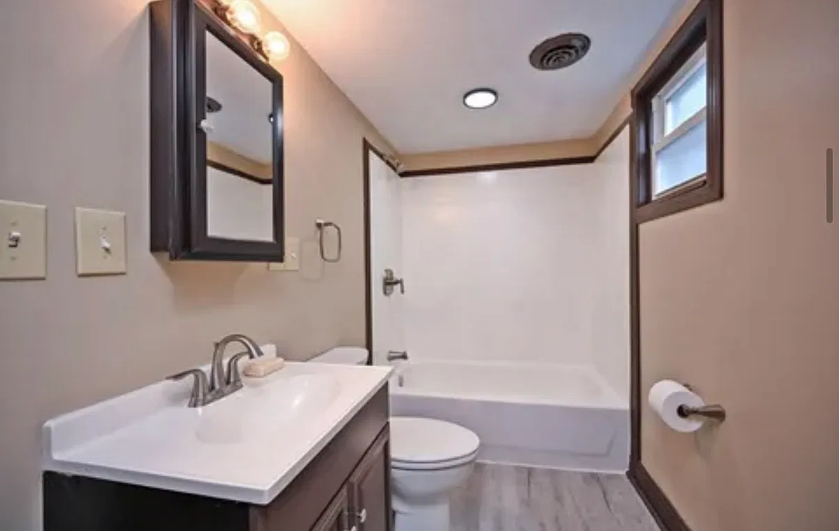 3 bed, $1,800 — Photo 4