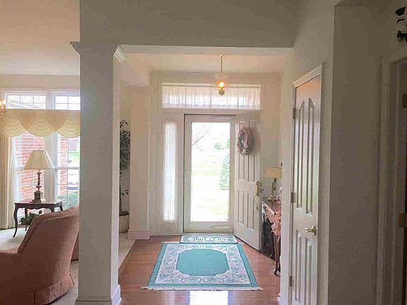 4th image of 835 Regents Park Dr