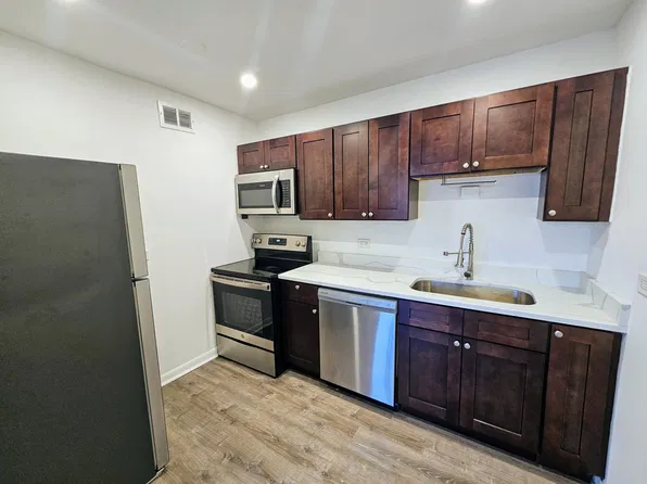 2250 N Lincoln Ave APT 502, Chicago, IL 60614