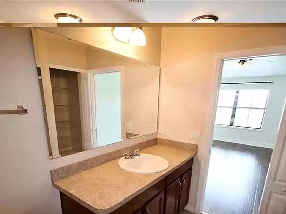 3rd image of 5441 Windsor Lake Cir