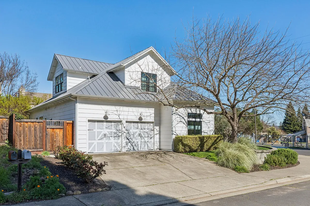 Building Photo - 1810 Quail Ct