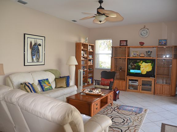 5th image of 210 Ivory Dr