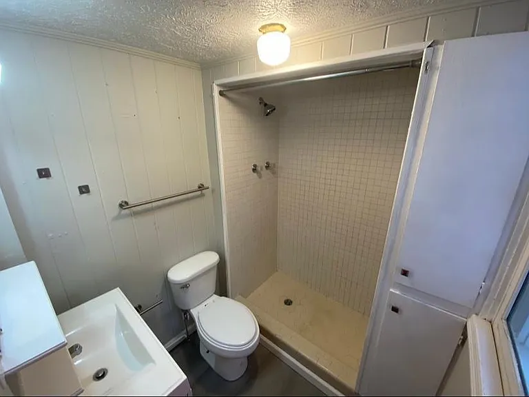 301B Park Ave — Photo 16