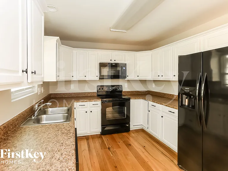 1018 Austin Ave — Photo 7