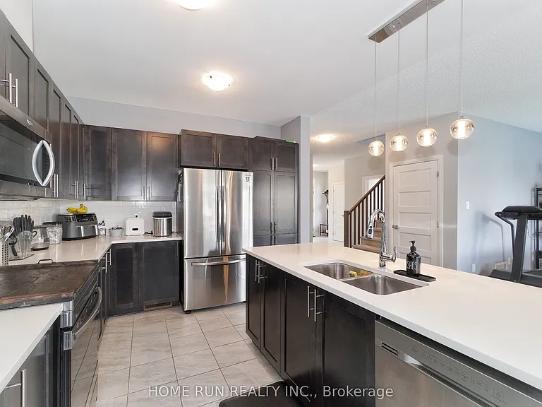 282 Nelson St E — Photo 11