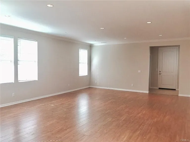105 Splendor — Photo 2