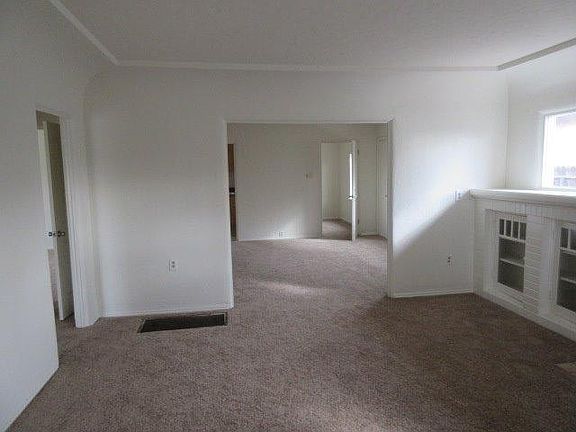 3rd image of 1544 N Ferger Ave