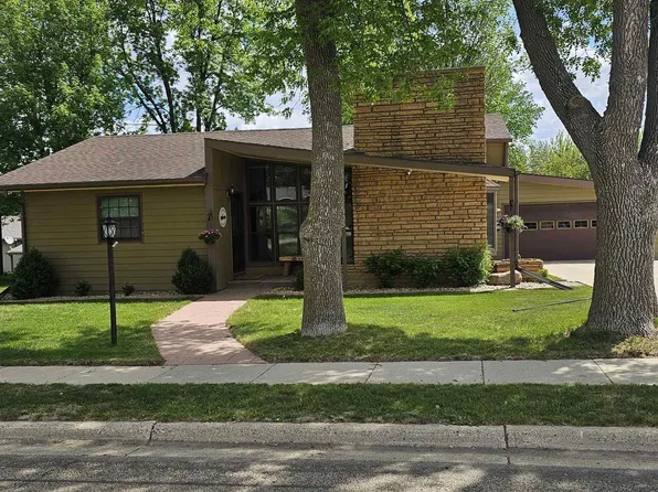 1005 8th Ave SW, Pipestone, MN 56164