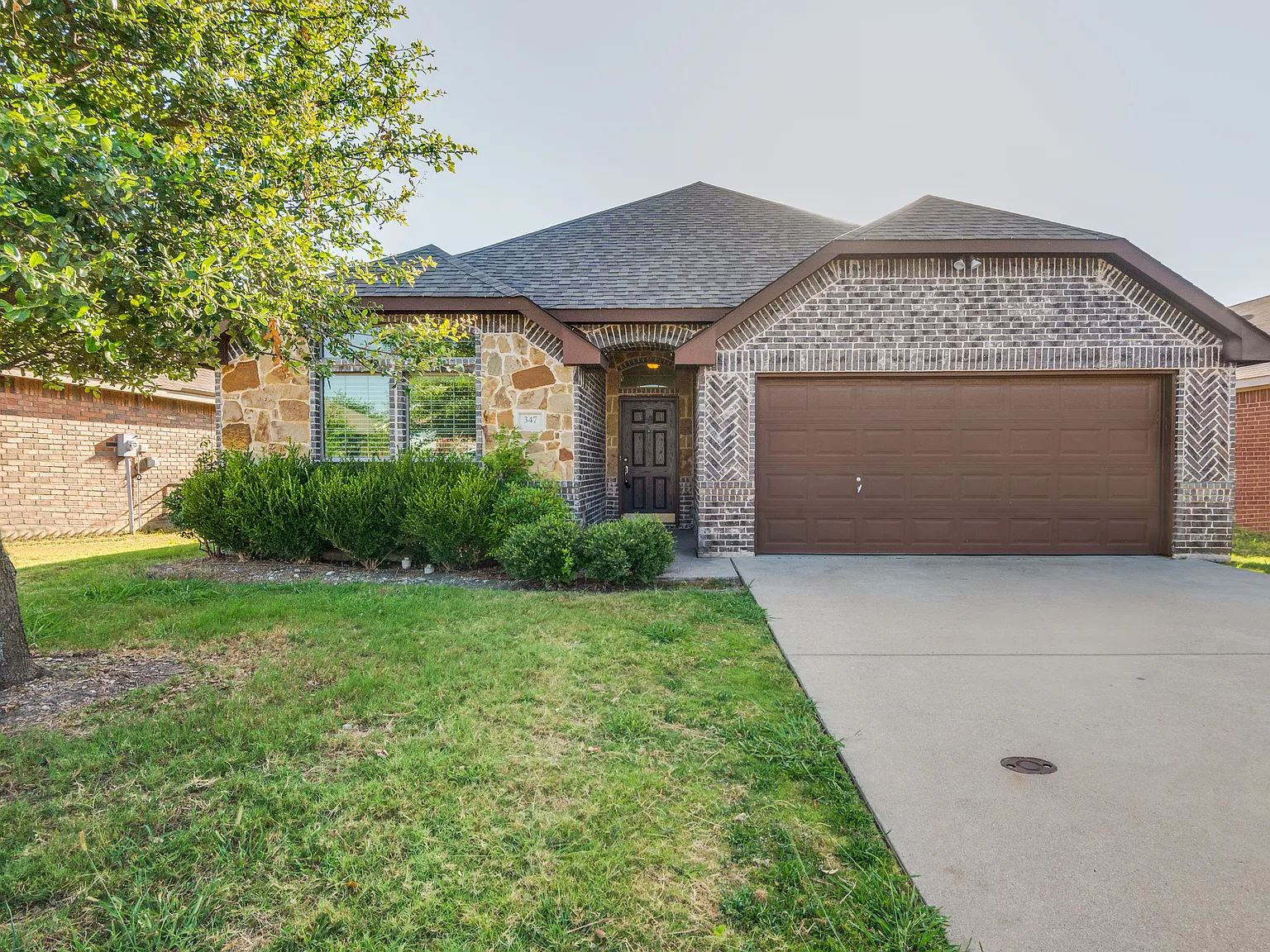 4 bed, 1943 sqft, $2,345 — Photo 2