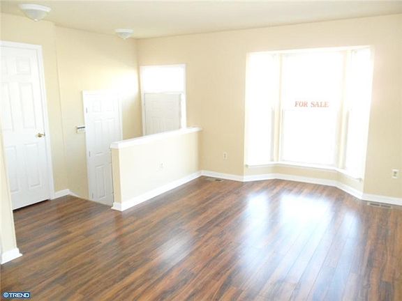 3rd image of 7 Creek Ln