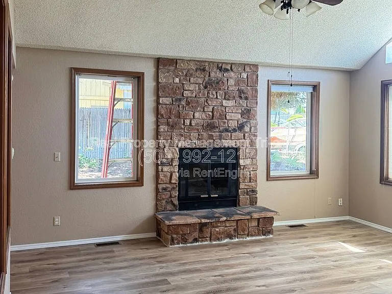 4311 Desert Pl — Photo 5