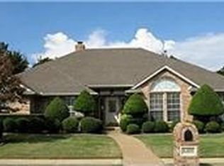 8409 Shady Oaks Dr, North Richland Hills, TX 76182
