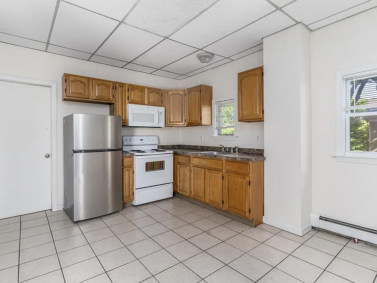 79 Oak St #4 — Photo 3