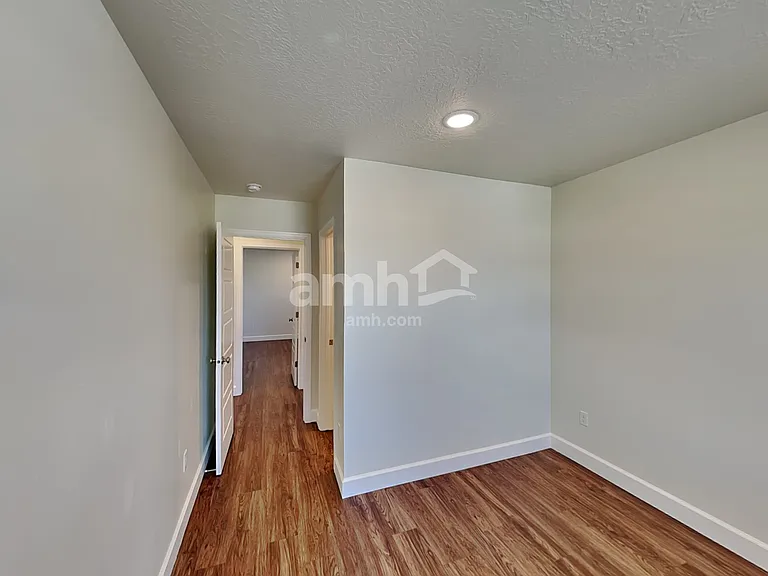 1339 E White St — Photo 12