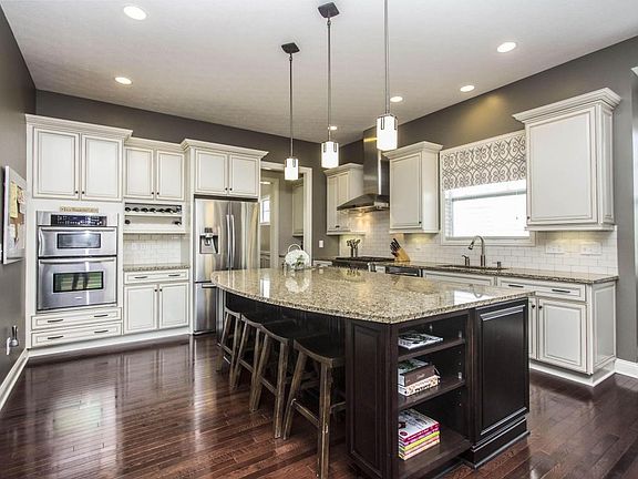 3rd image of 6095 Braymoore Dr