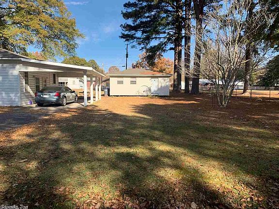 2nd image of 702 Eastwood Dr