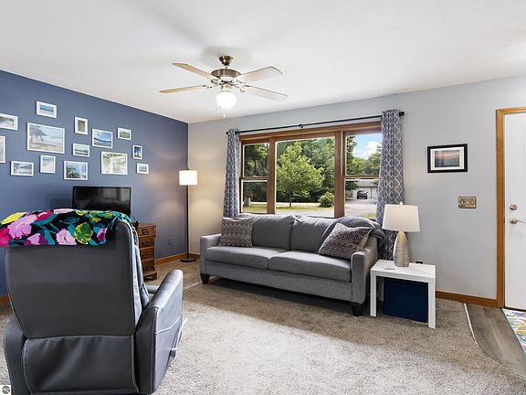 4th image of 8834 Red Pine Dr