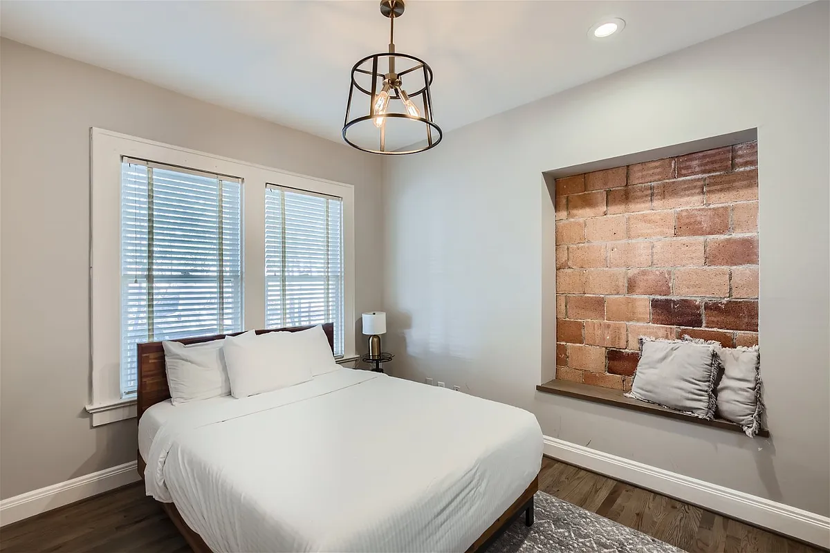 Building Photo - 4038 Lemmon Ave #103