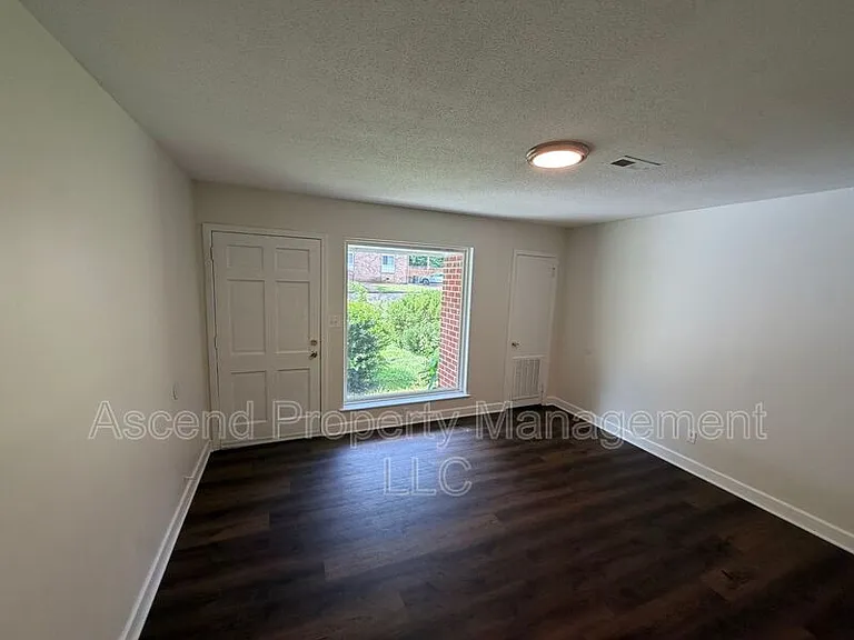 3341 Pinewood Ave #B — Photo 3