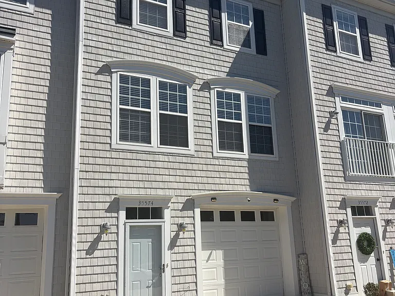 35574 N Gloucester Cir — Photo 1