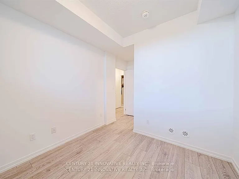 16 Lytham Green Cir #10 — Photo 33