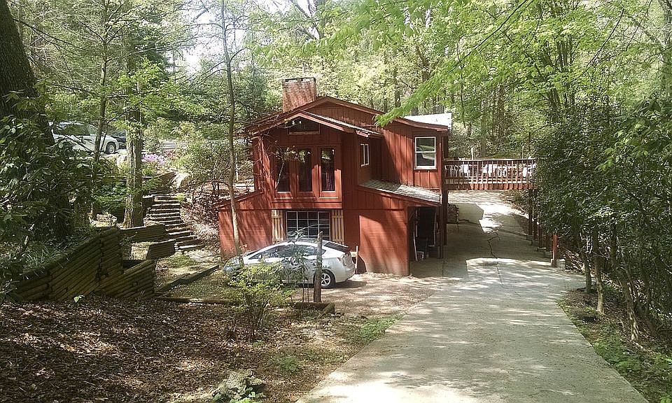 1st image of 10 Balsam Dr