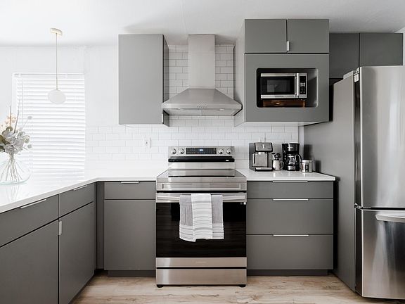 4th image of 301 E Carol Ave #2
