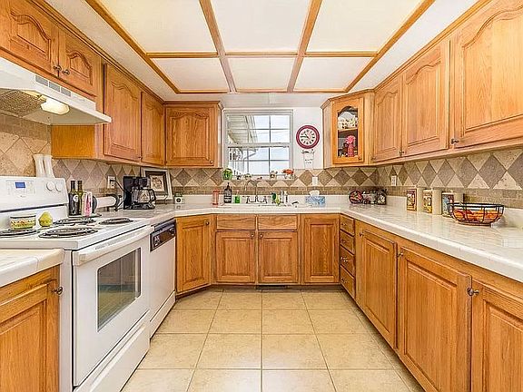 4th image of 1201 Troutman Dr