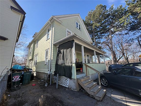 2nd image of 7 Riverbank Pl