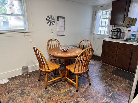 5th image of 109 Park Pl E #E