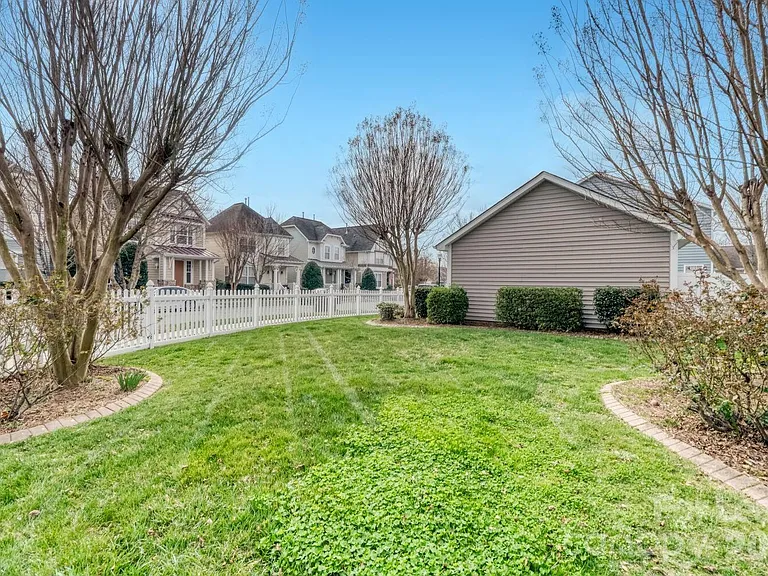 13718 Aldenbrook Dr — Photo 25