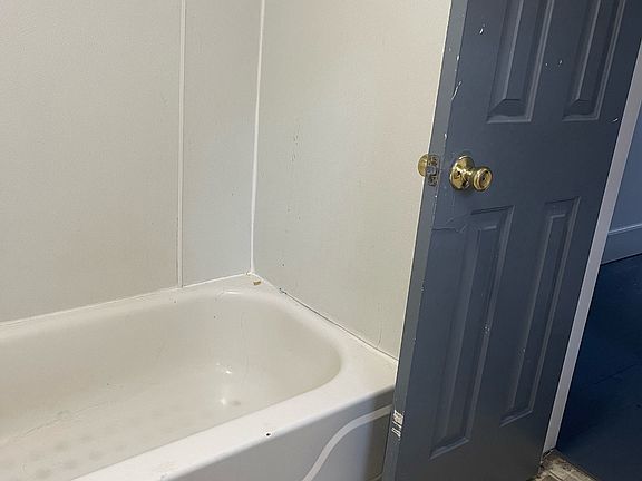 5th image of 903 8th St