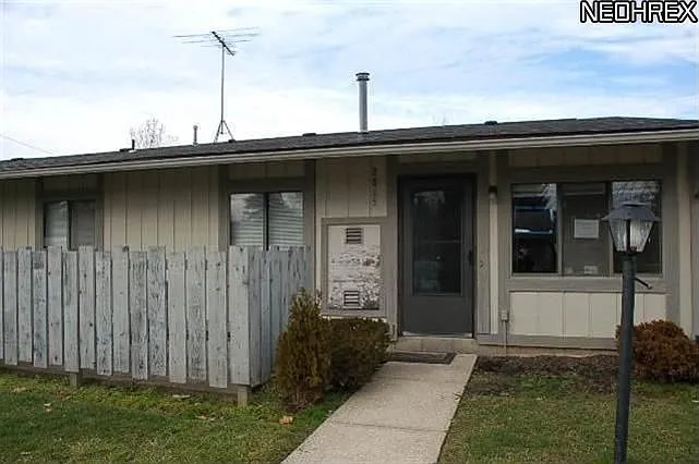 2815 Mull Ave photo 1