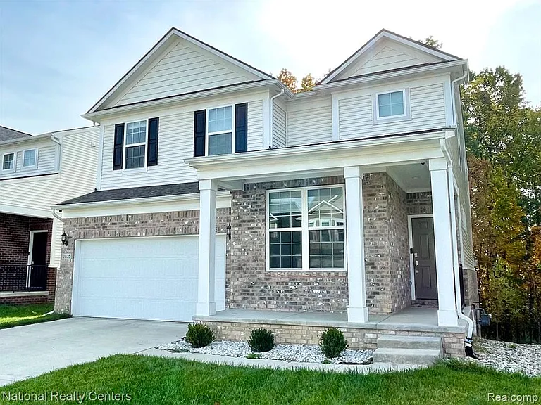 2835 Dillon Dr — Photo 1
