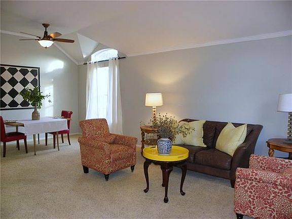 3rd image of 1914 Piper Dr