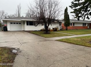 509 24th Ave S, Grand Forks, ND 58201