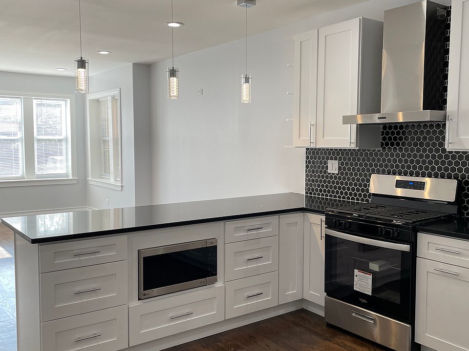 1st image of 3844 N Sawyer Ave #1