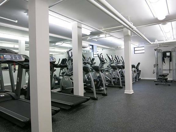 4th image of 2065 27th St APT 1B