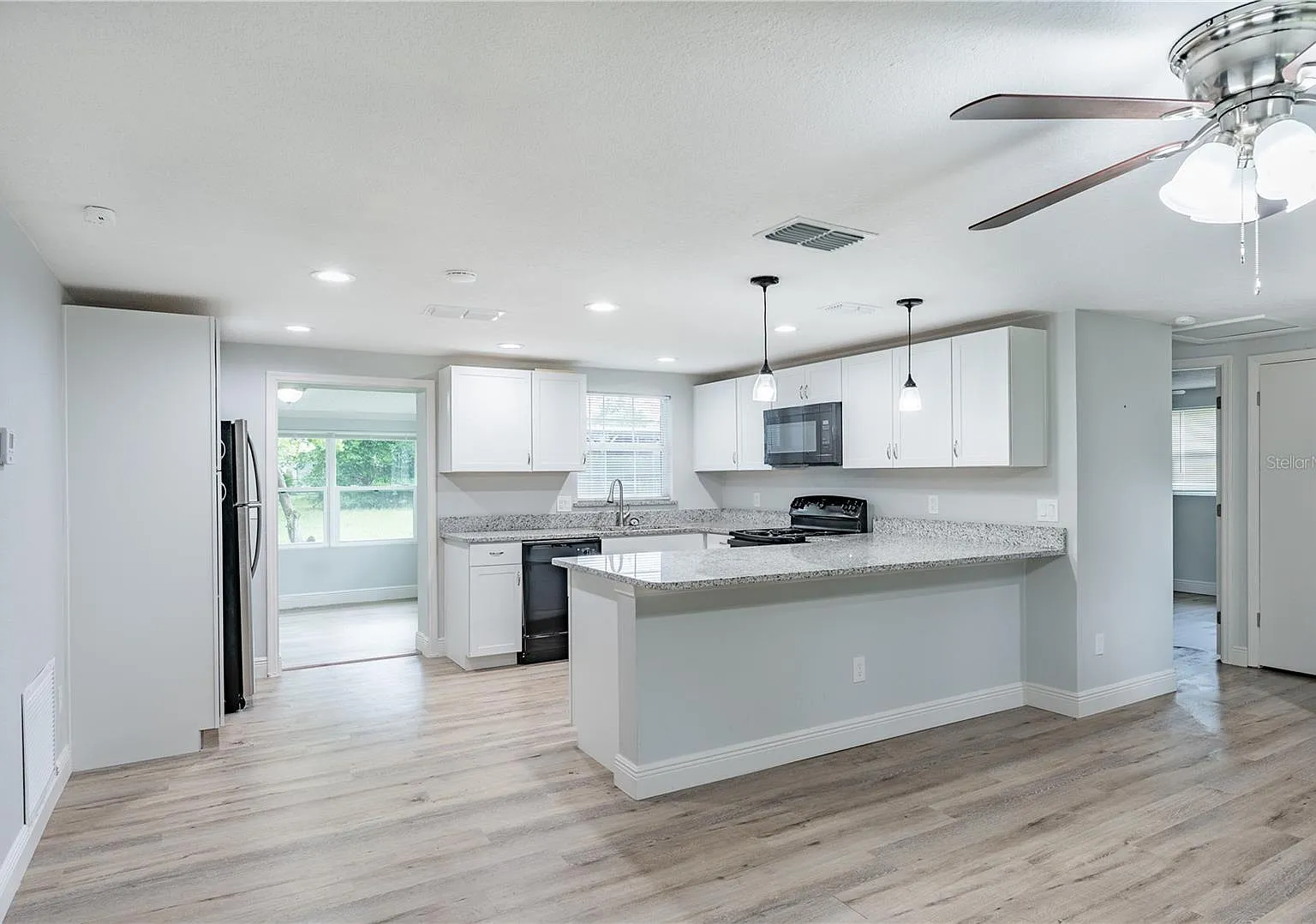 2 bed, 936 sqft, $1,650 — Photo 4